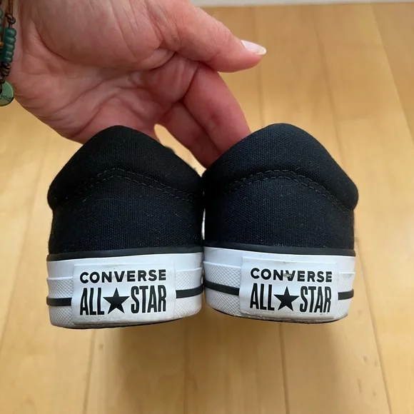 LIKE NEW Converse Black and White Classic Sneakers - Picture 4 of 9